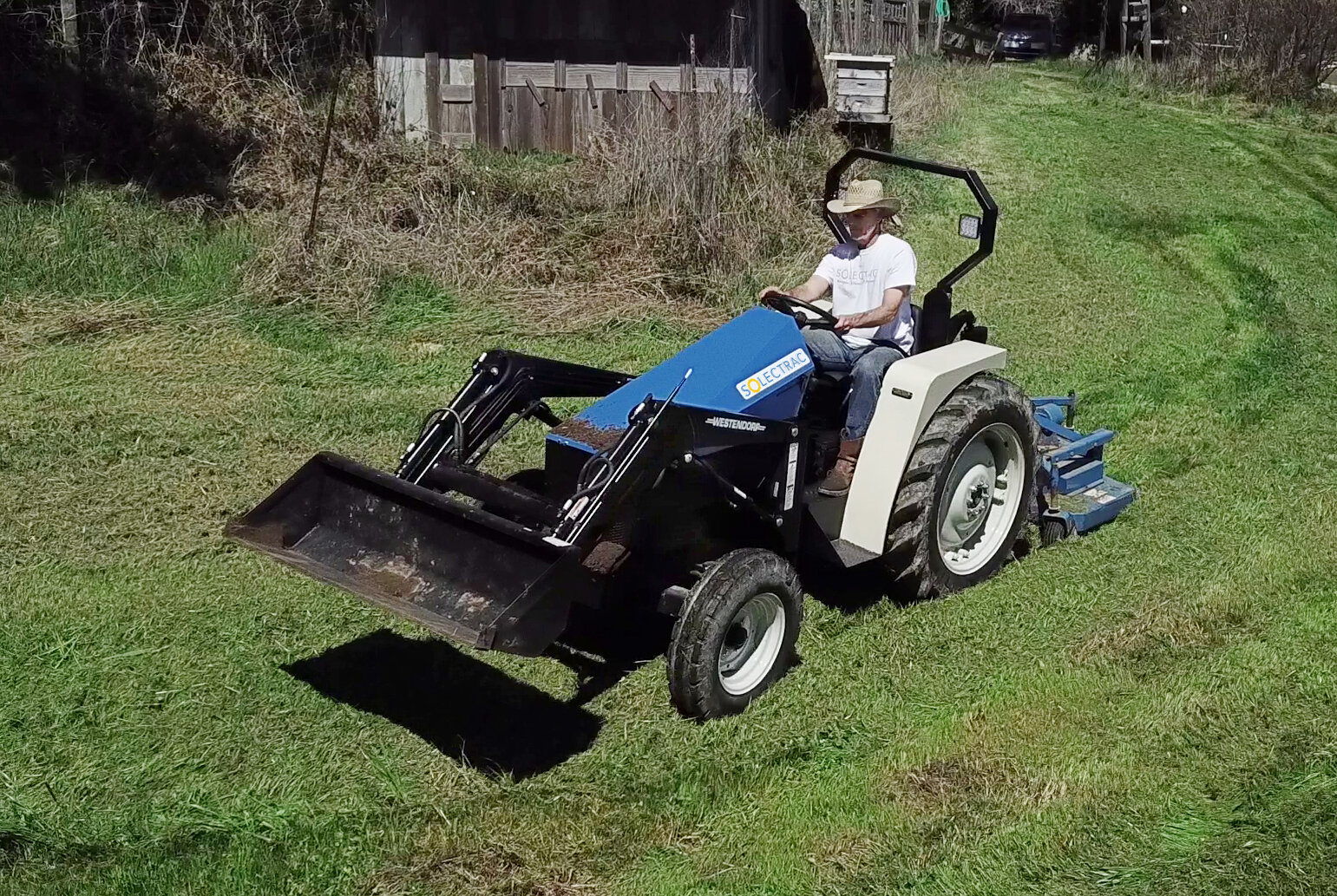Solectrac-eUtility-Mowing-Field.jpg