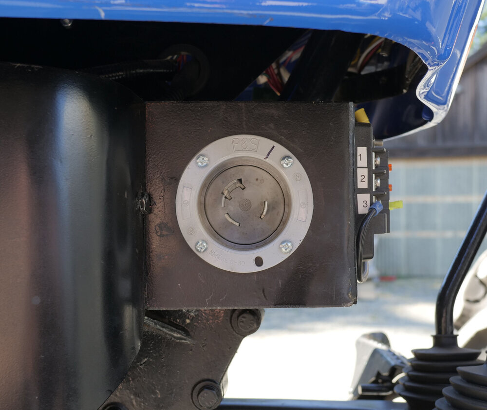 eUtility-Charge+outlet.jpg