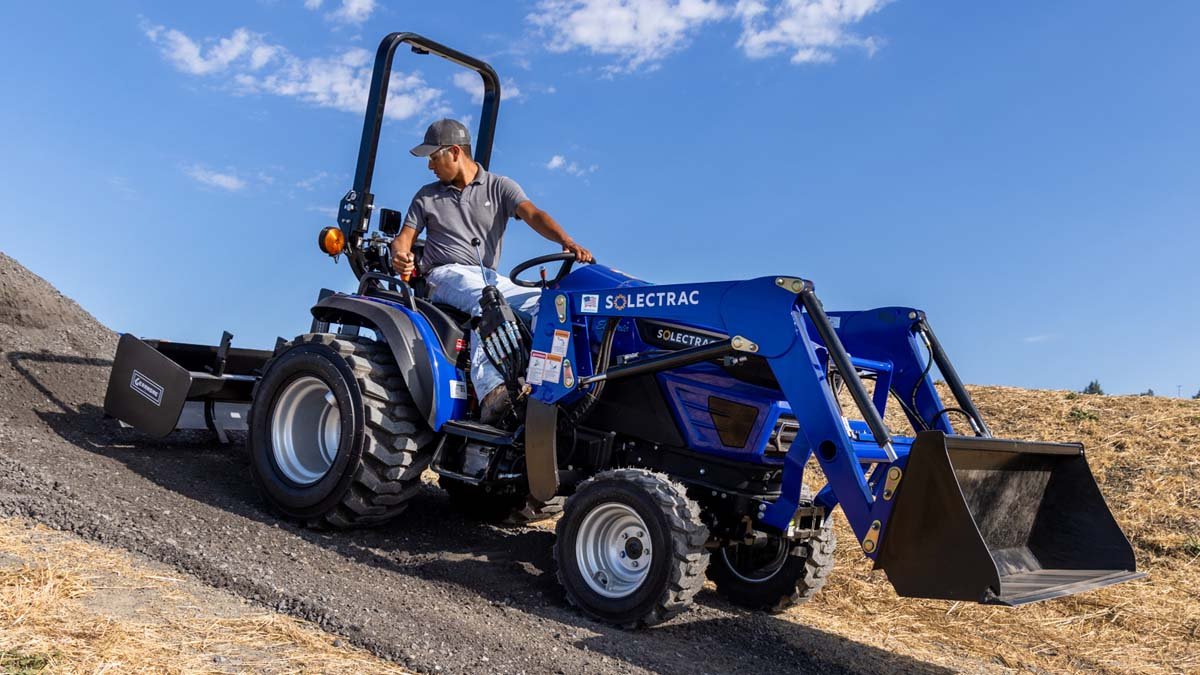 Solectrac-e25-Electric-Tractor-Grading