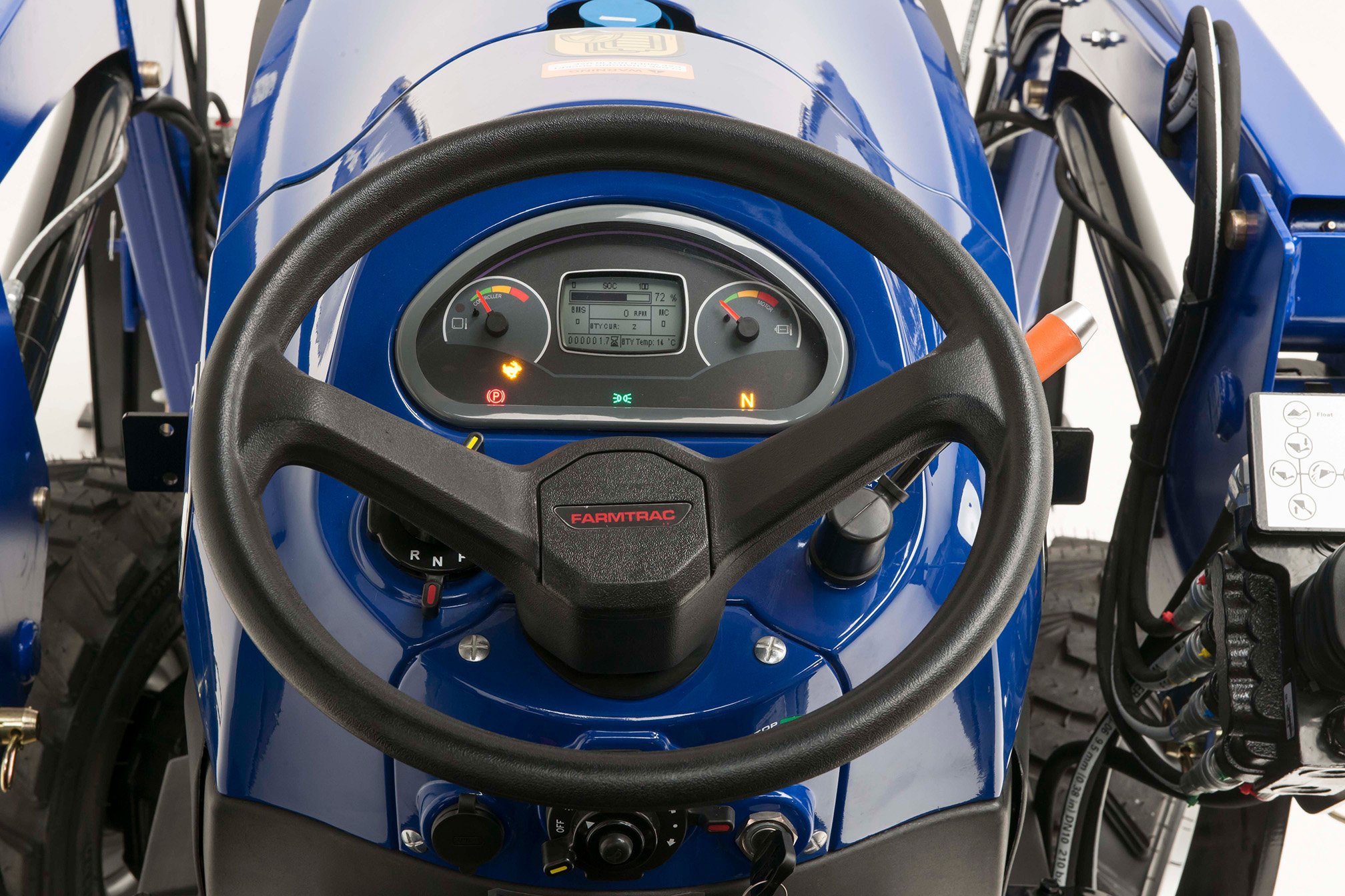 e25 - Steering Wheel Closeup.jpg