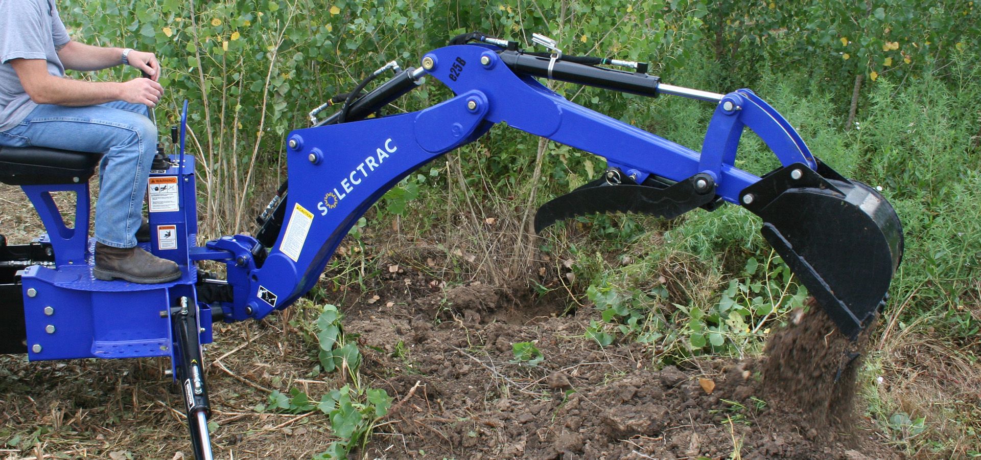 e25-electric-tractor-backhoe-1920x900